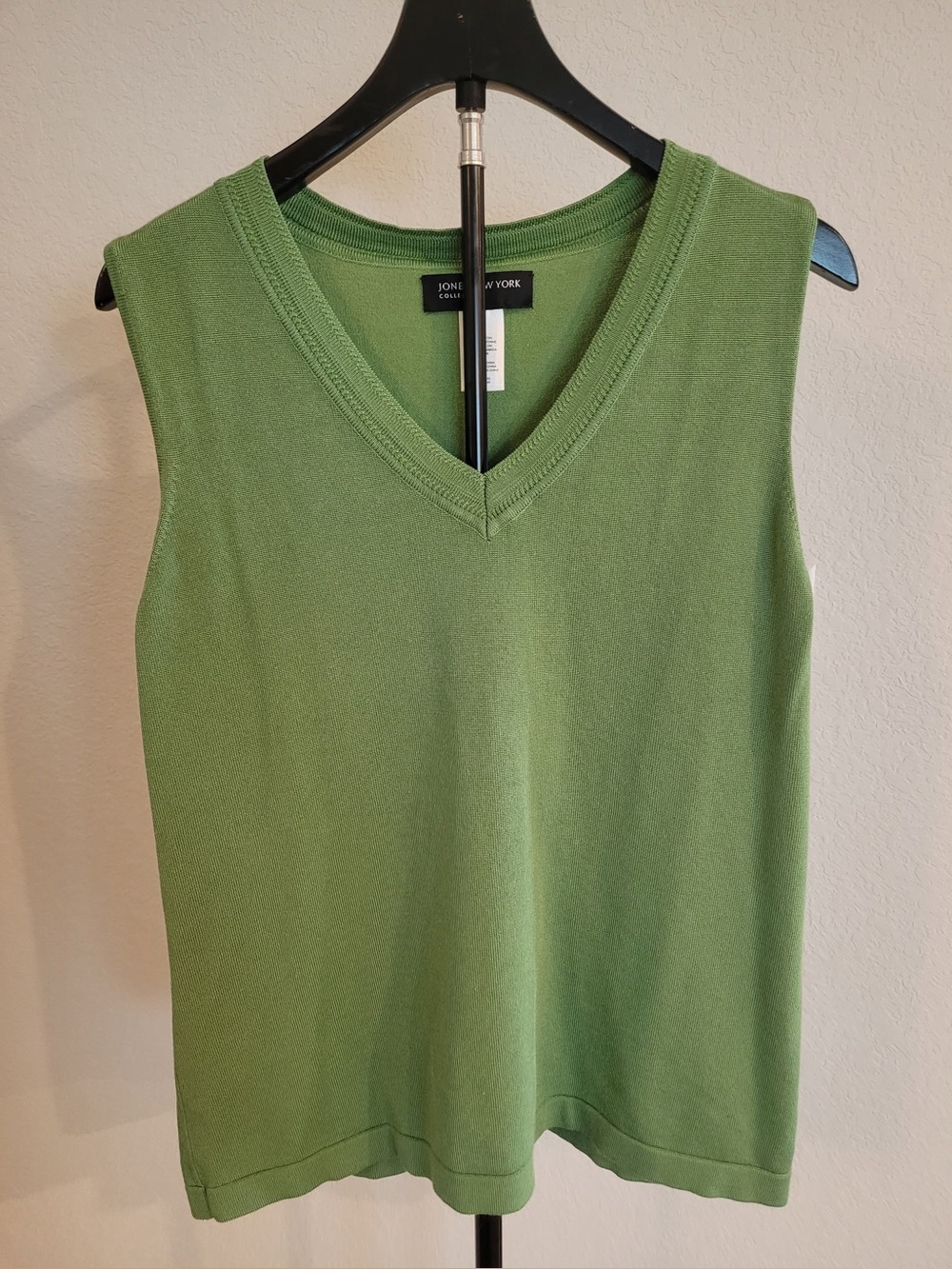 Jones New York Collection Women’s XL Sleeveless V-Neck Knit Top – Green